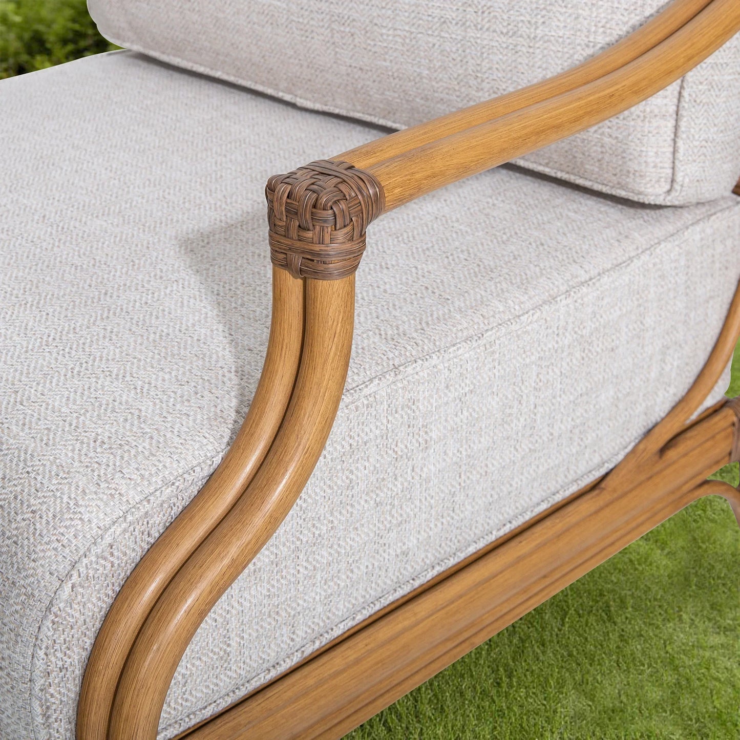 Arcadia 2 Patio Lounge Chair and Side Table