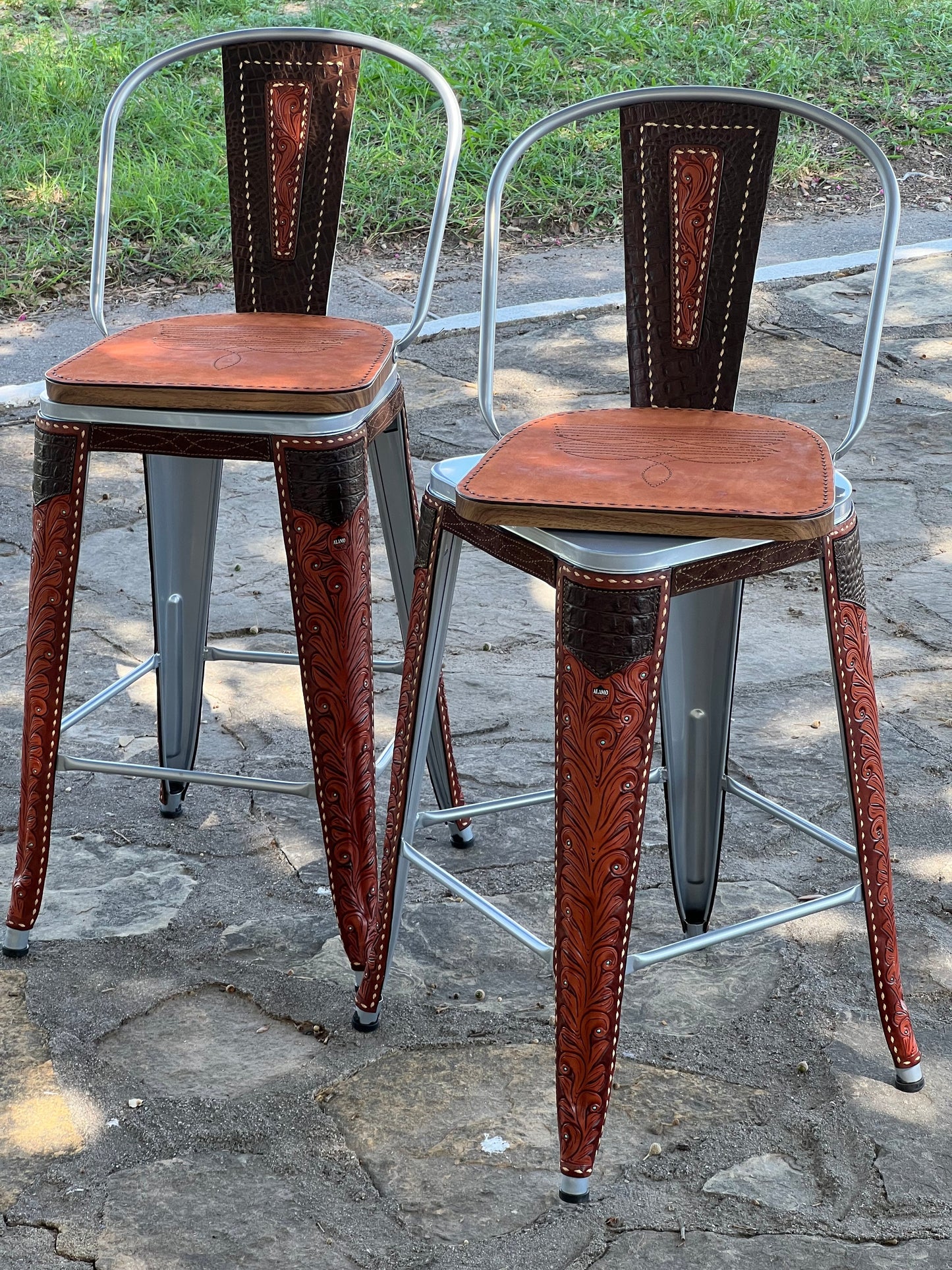 (STOCK SINGLE BAR STOOL) 26" THE CHCOLATE PAISLEY GATOR w/ Tall Back in GUNMETAL